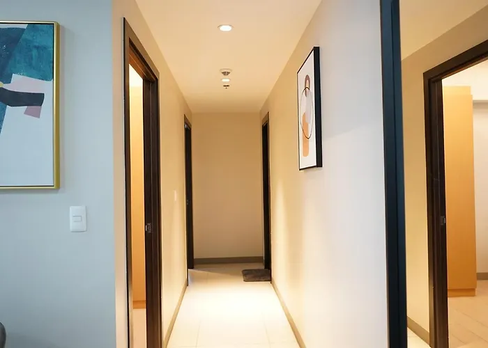 2 Bedroom Luxury With Washing Machine In Bgc Uptown Manila