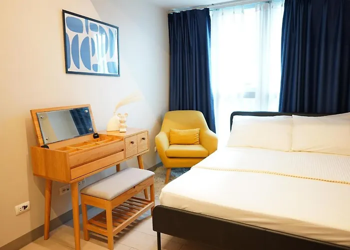 2 Bedroom Luxury With Washing Machine In Bgc Uptown * Manila