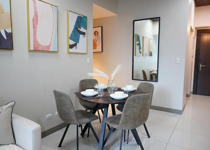 2 Bedroom Luxury With Washing Machine In Bgc Uptown