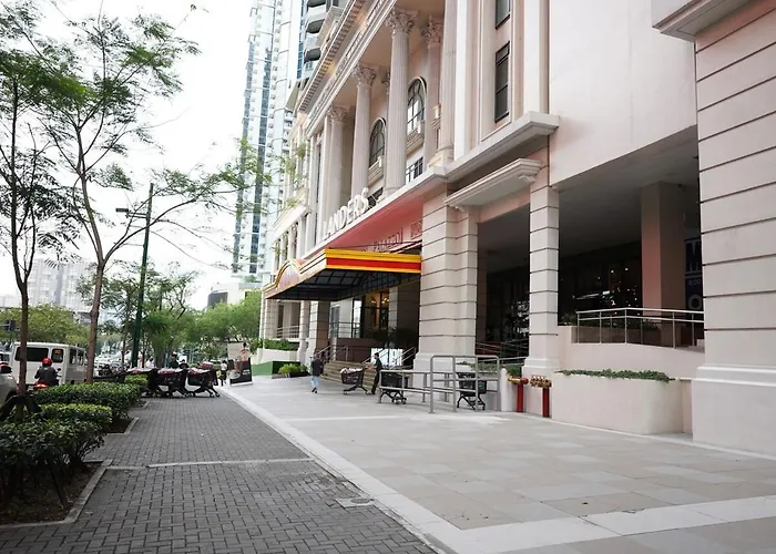 2 Bedroom Luxury With Washing Machine In Bgc Uptown * Manila