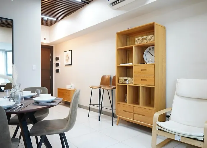 2 Bedroom Luxury With Washing Machine In Bgc Uptown Manila