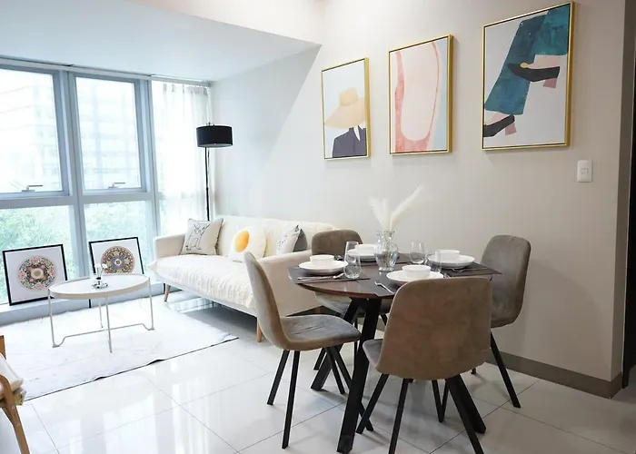 2 Bedroom Luxury With Washing Machine In Bgc Uptown Manila