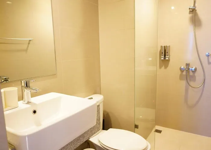 2 Bedroom Luxury With Washing Machine In Bgc Uptown *