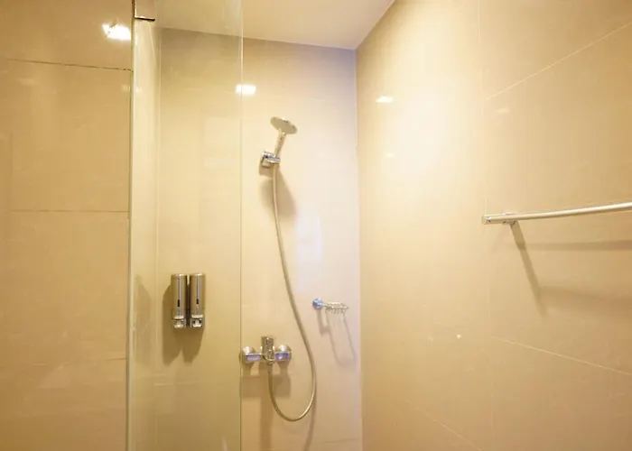 2 Bedroom Luxury With Washing Machine In Bgc Uptown *